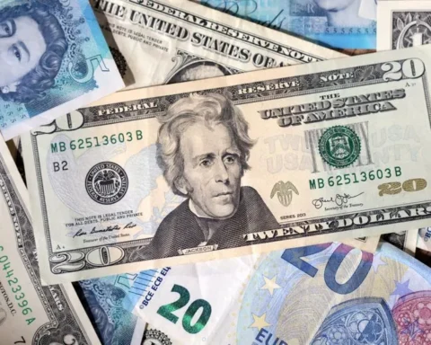 Dollar Under Pressure as U.S. Economic Worries Mount and Fed