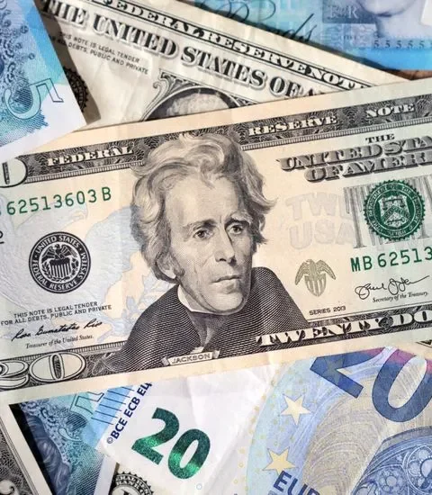 Dollar Under Pressure as U.S. Economic Worries Mount and Fed