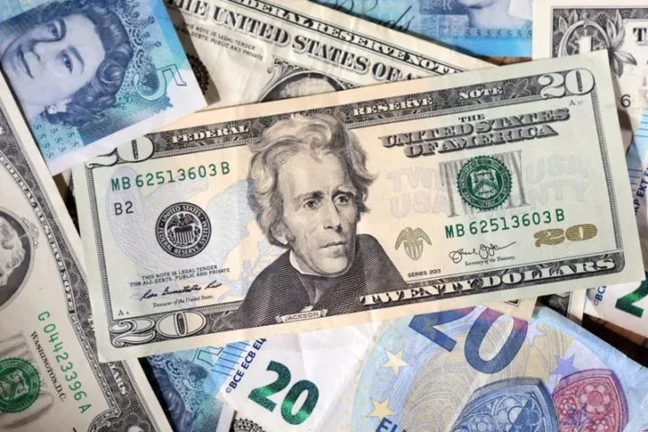 Dollar Under Pressure as U.S. Economic Worries Mount and Fed