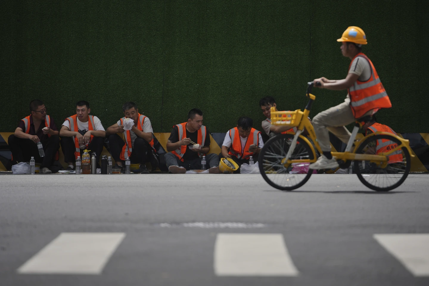 China Economy Slows in July: Exports Pop, But the Rest Stalls
